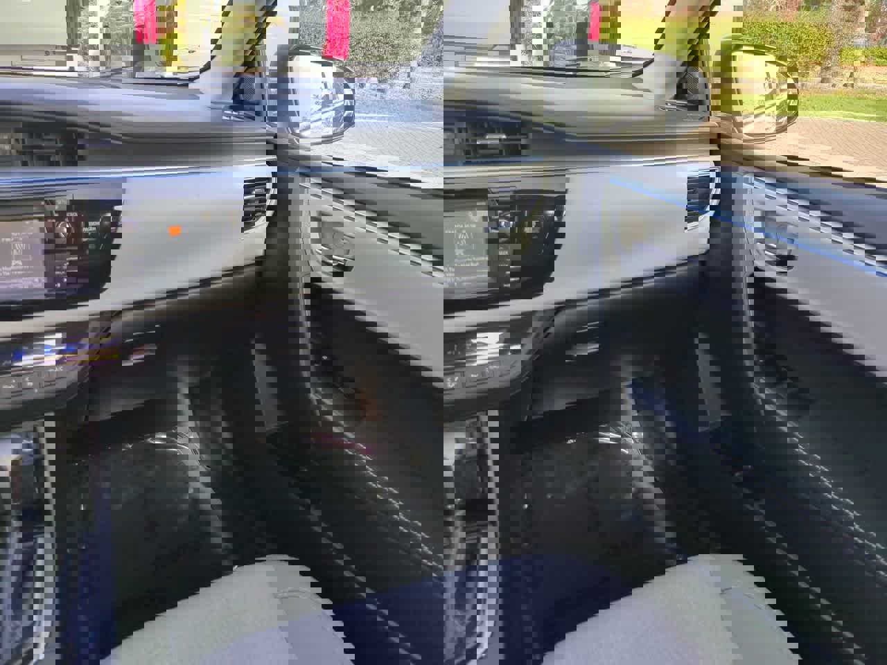 Used 2015 Toyota Corolla LE image 16