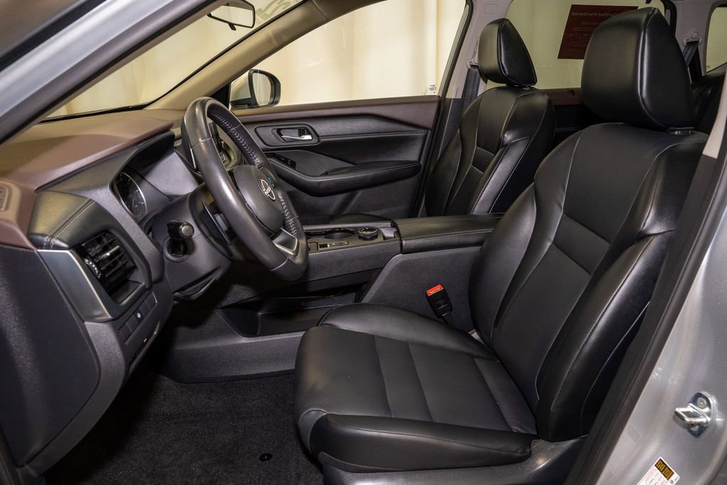 Used 2022 Nissan Rogue SV w/ SV Premium Package image 12