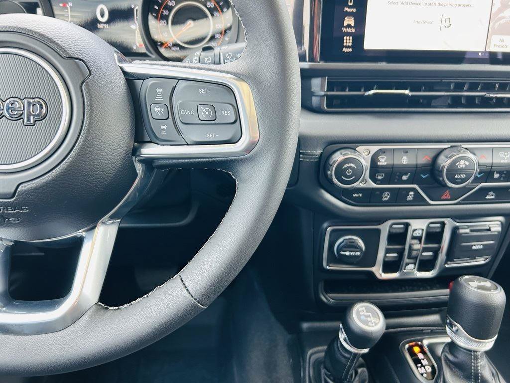 New 2025 Jeep Wrangler Unlimited Sahara AWD/4WD image 15