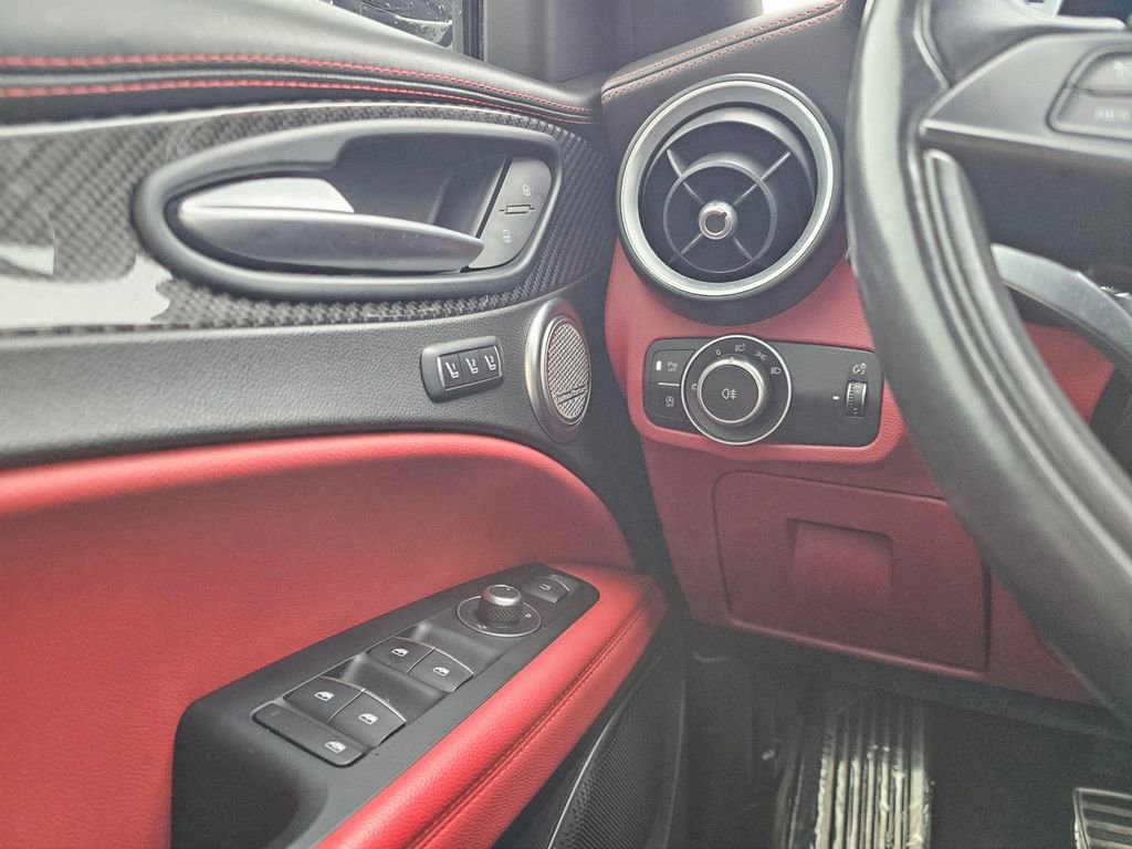 Used 2019 Alfa Romeo Stelvio Quadrifoglio image 34
