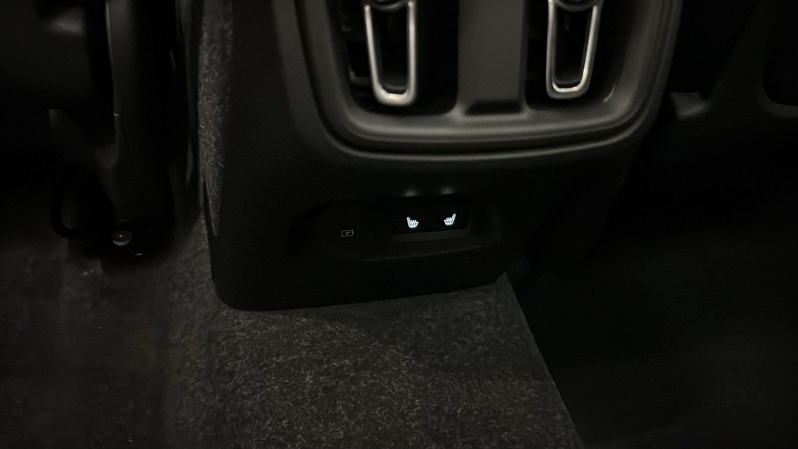 New 2026 Volvo XC40 B5 Core w/ Climate Package AWD/4WD image 28