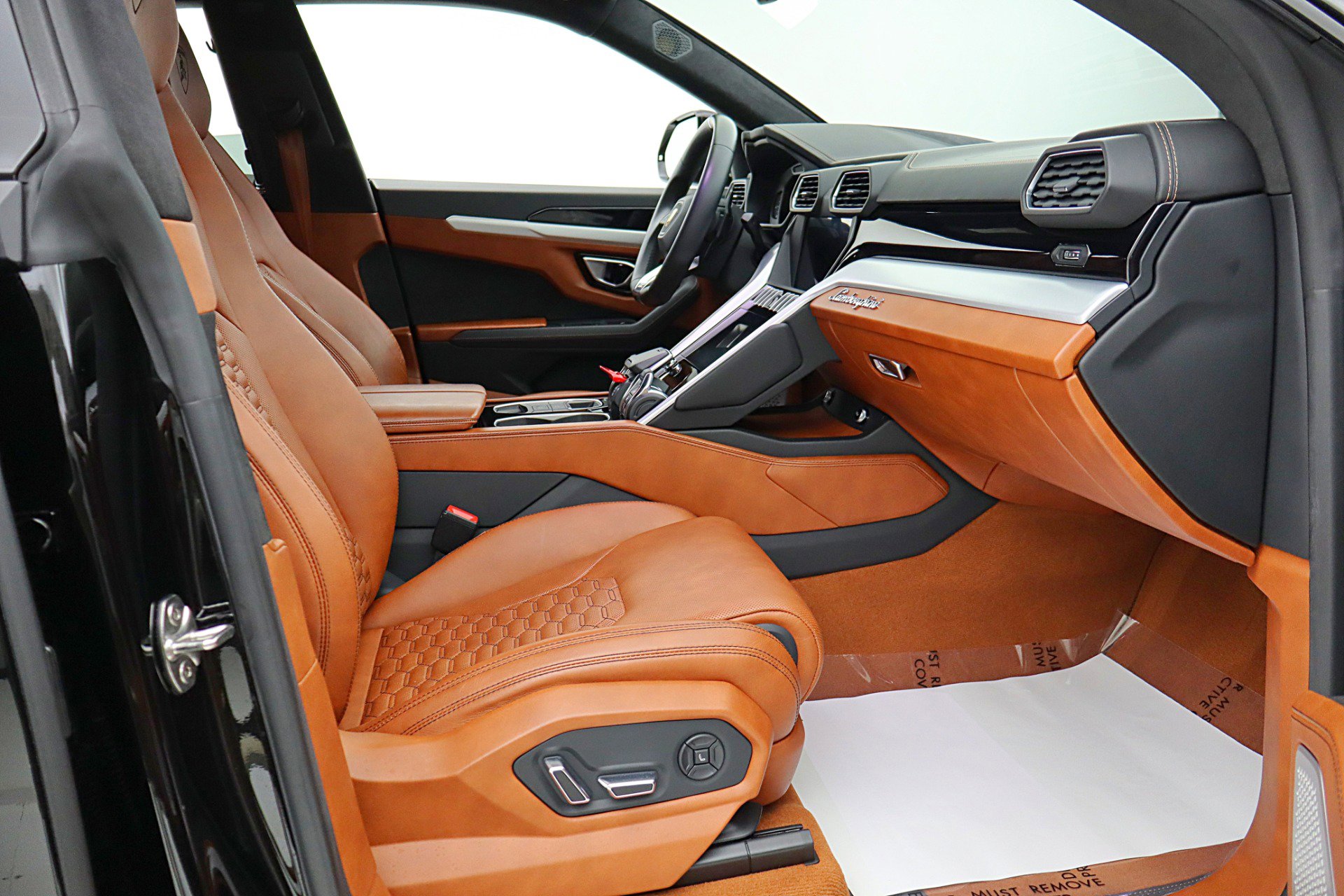 Used 2019 Lamborghini Urus AWD/4WD image 34