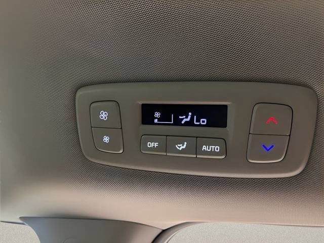 Used 2026 Kia Carnival FWD image 10