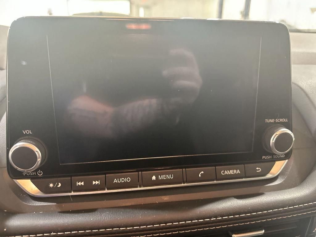 Used 2022 Nissan Rogue SV image 12