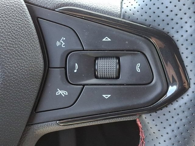 Used 2025 Chevrolet Trax RS w/ Driver Confidence Package FWD image 21