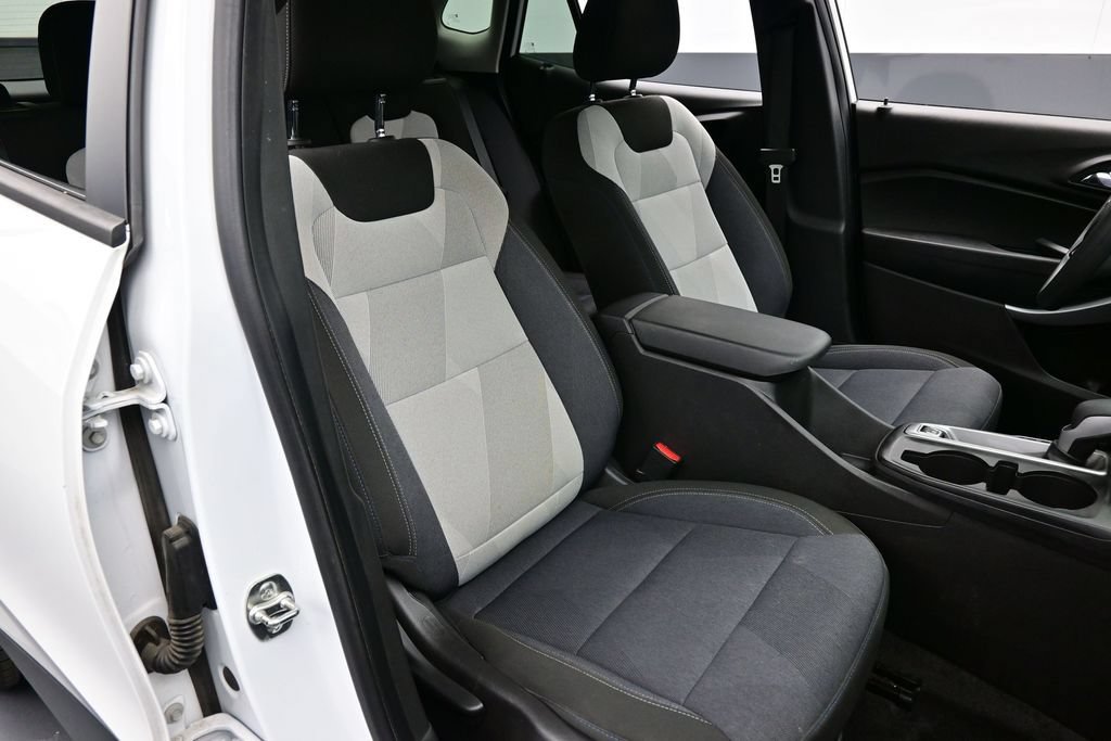 Used 2024 Chevrolet Trax LS FWD image 34