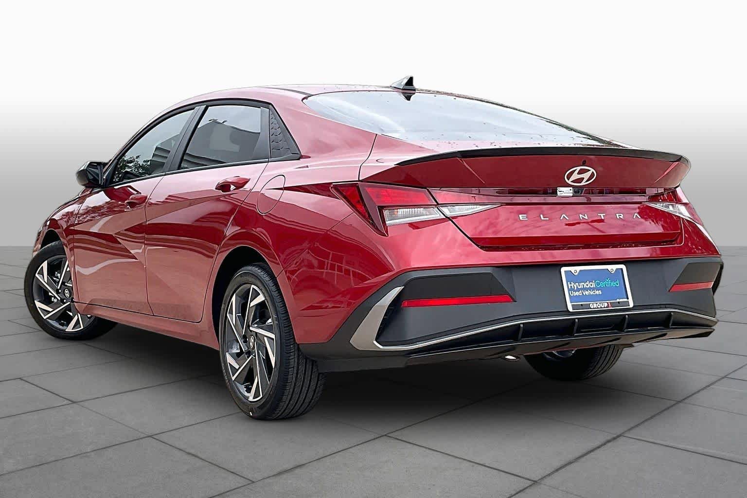 Certified 2025 Hyundai Elantra Sport image 12