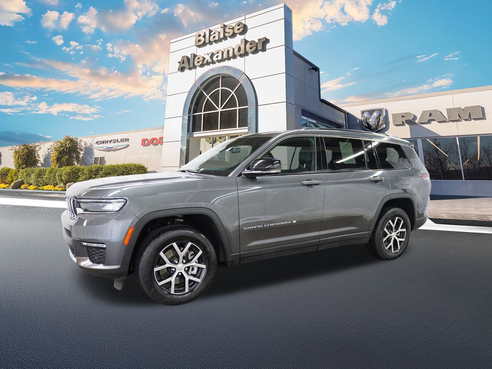 Certified 2024 Jeep Grand Cherokee L Limited w/ Luxury Tech Group II image 11