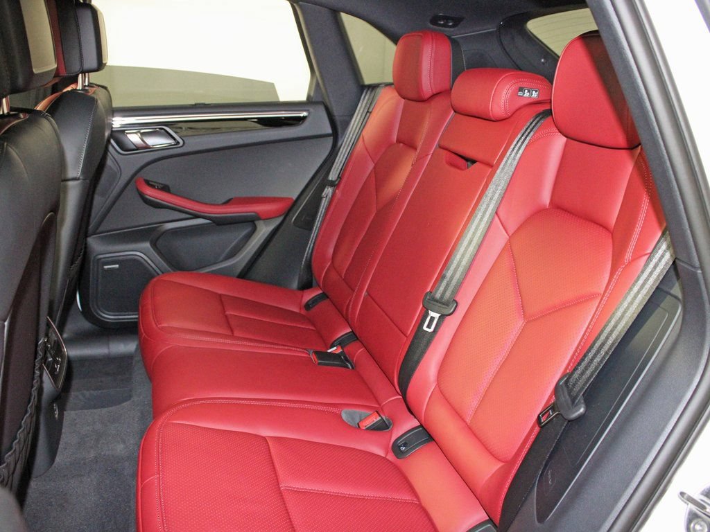 Certified 2026 Porsche Macan AWD/4WD image 35