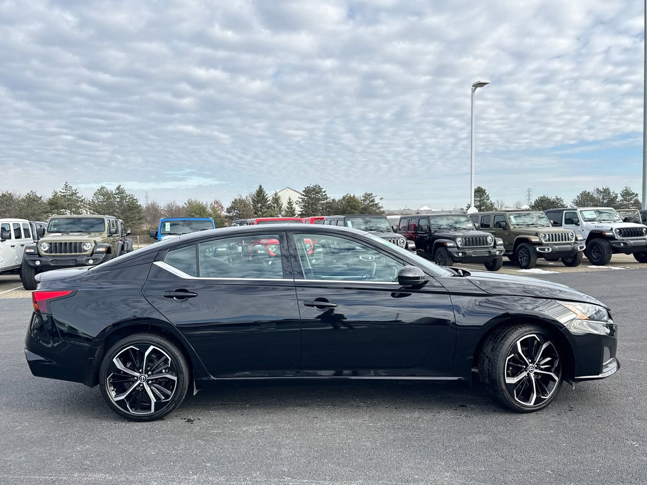 Used 2024 Nissan Altima 2.5 SR image 2