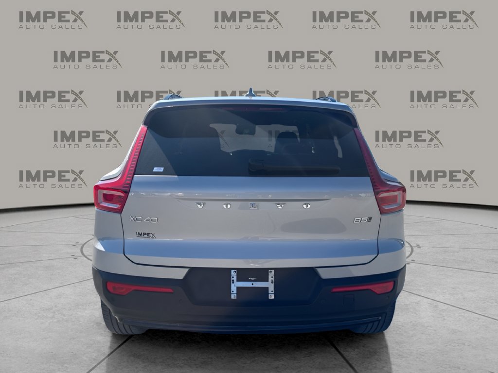 Used 2025 Volvo XC40 B5 Plus AWD/4WD image 4