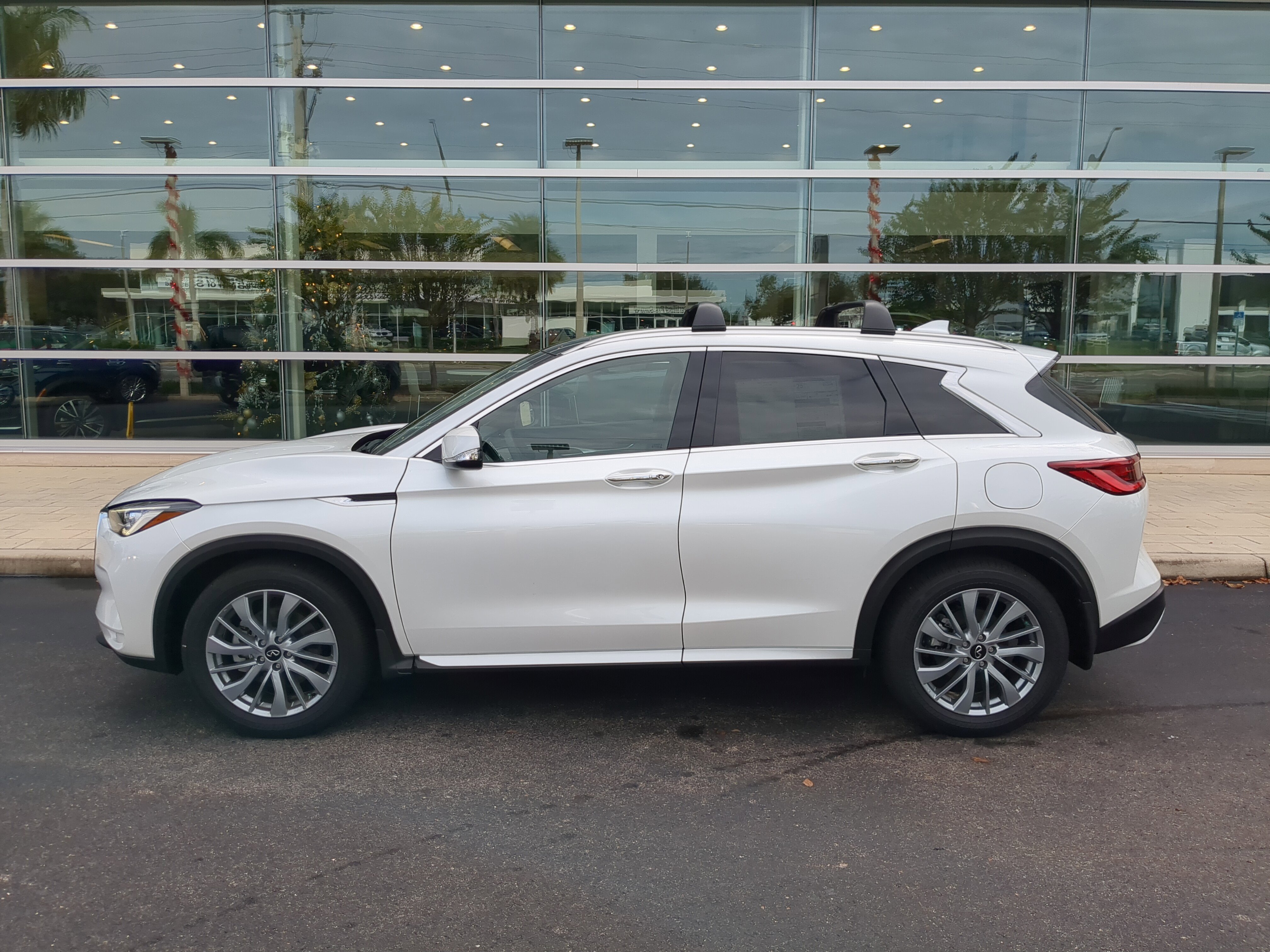 New 2025 INFINITI QX50 Luxe image 7