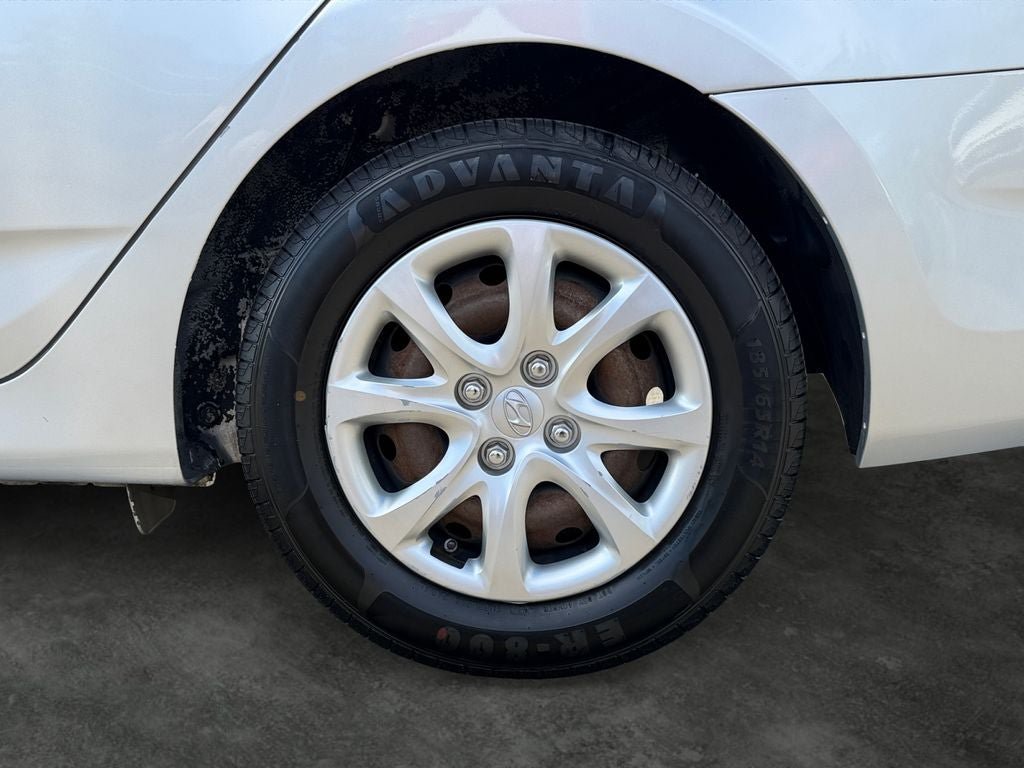 Used 2014 Hyundai Accent GLS FWD image 4