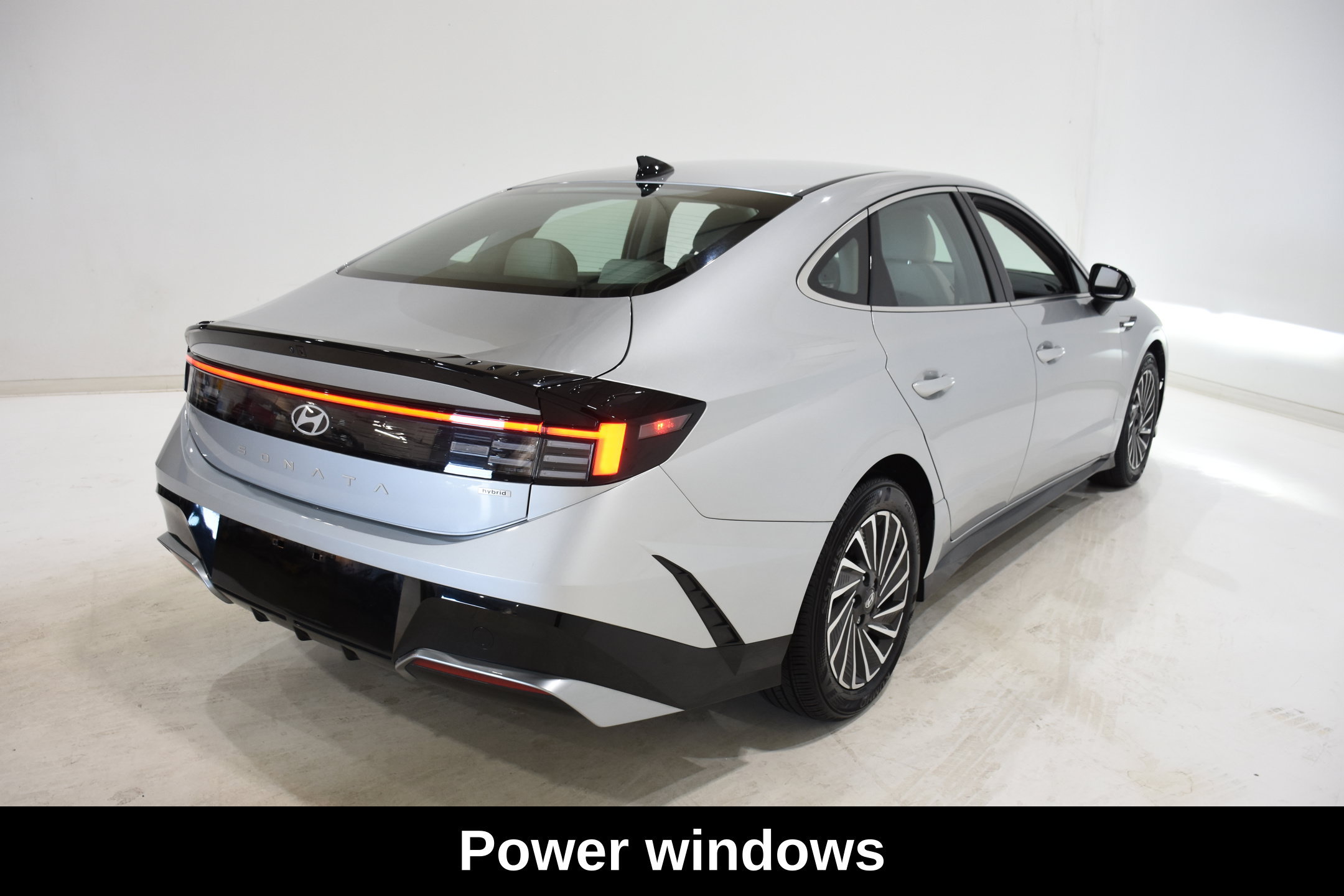 Used 2025 Hyundai Sonata SEL FWD image 4