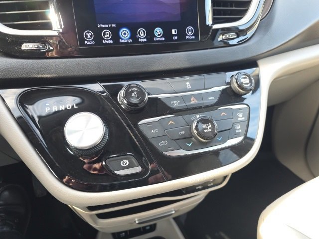 Used 2017 Chrysler Pacifica Touring image 22