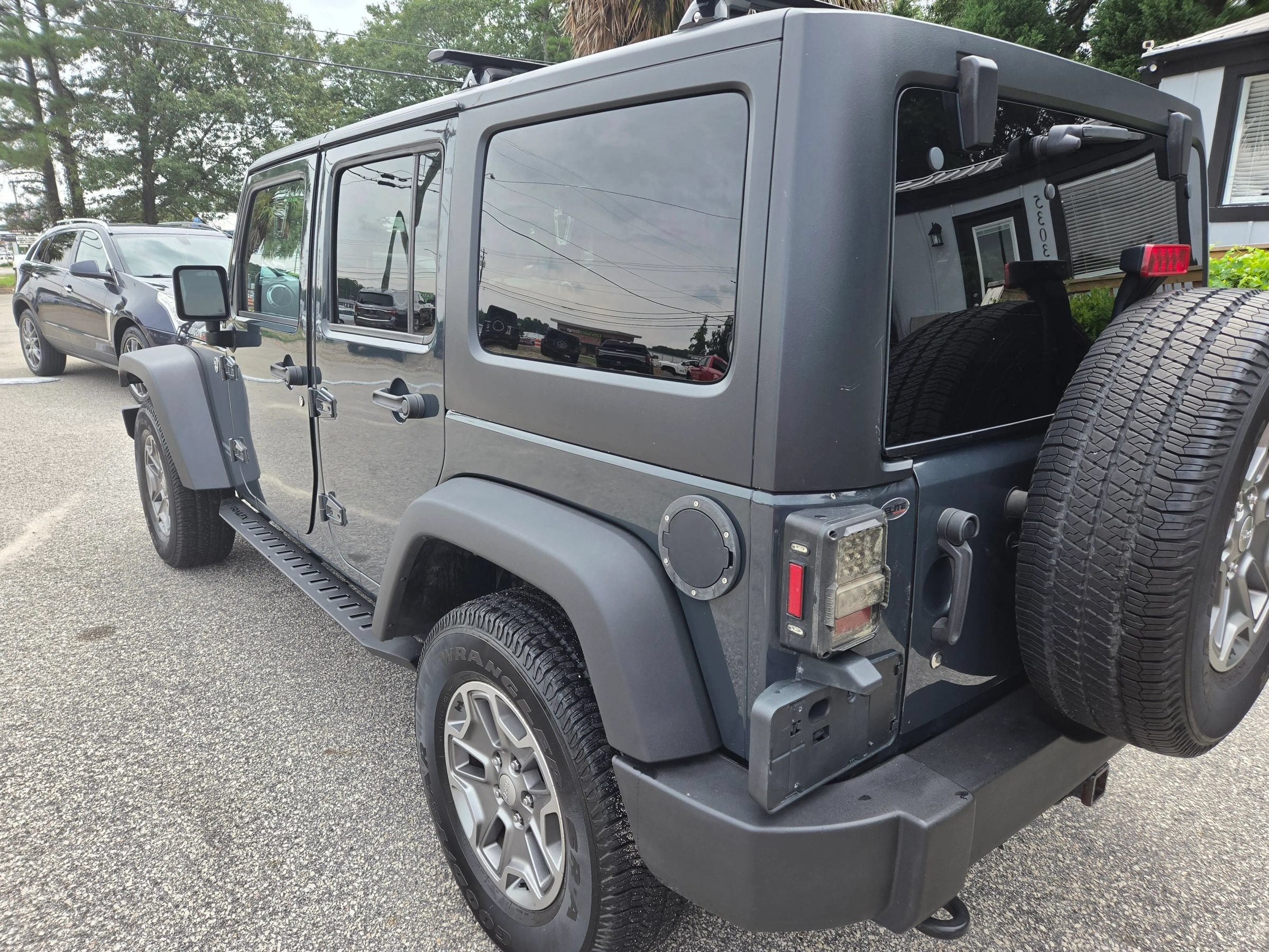 Used 2017 Jeep Wrangler Unlimited Rubicon w/ Cold Weather Group AWD/4WD image 7