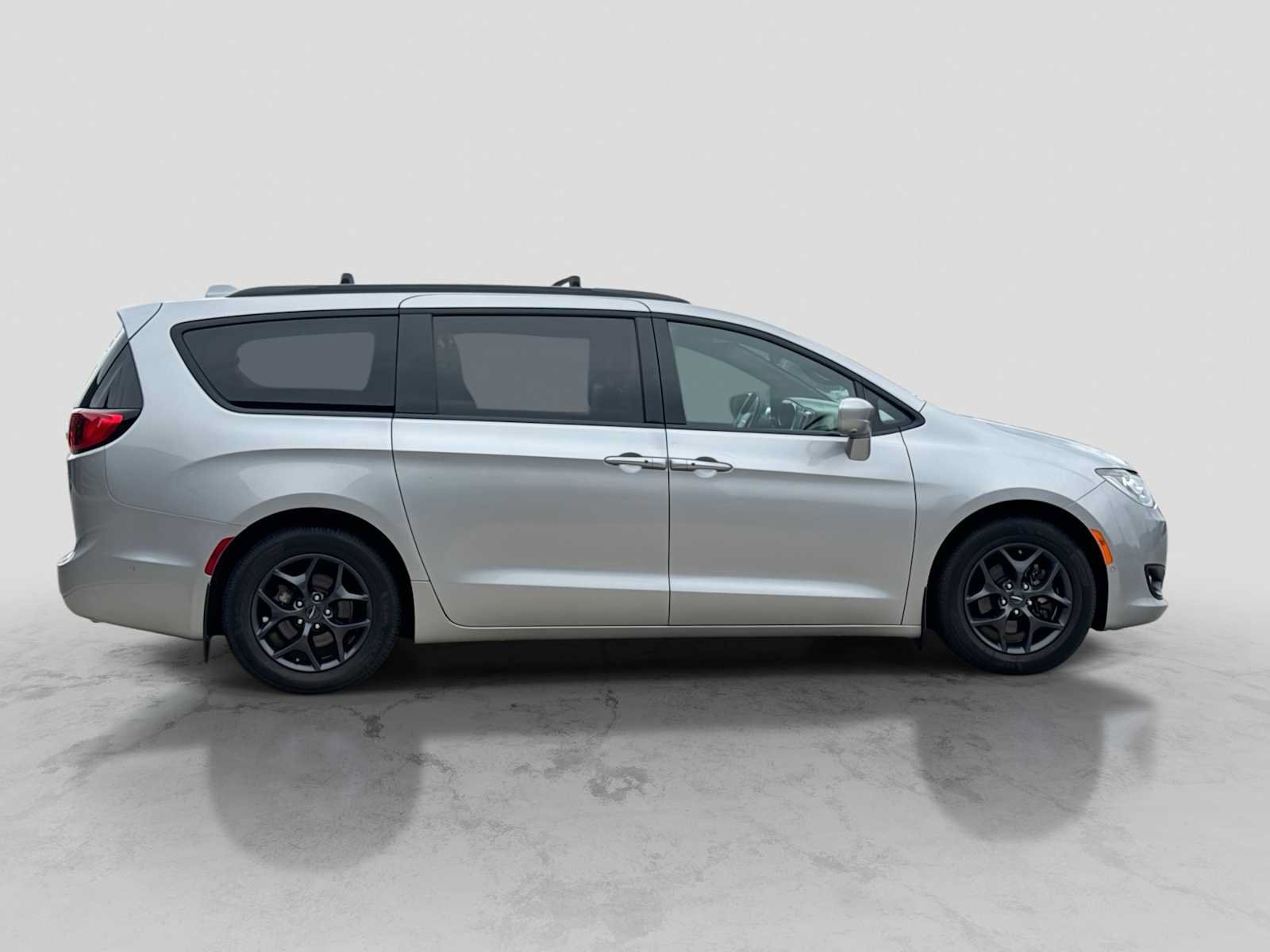 Used 2018 Chrysler Pacifica Touring-L w/ Advanced Safetytec Group FWD image 7