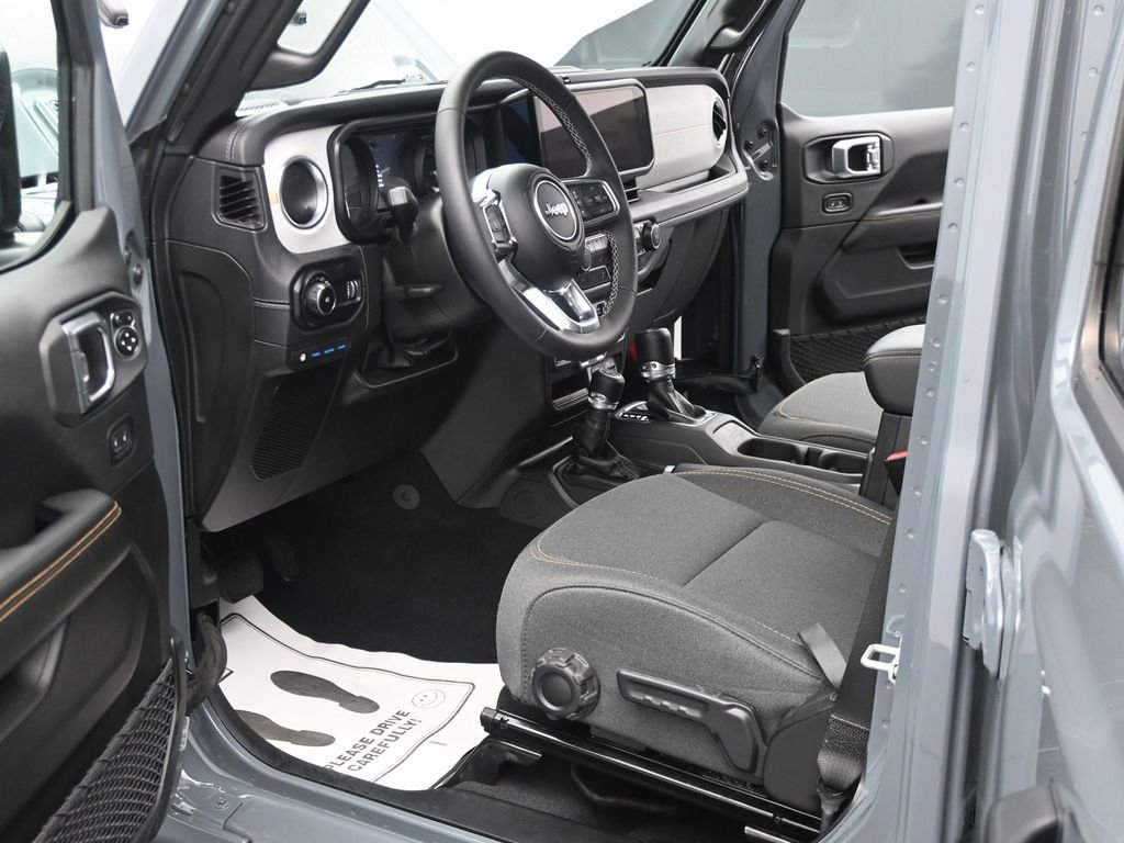 Used 2025 Jeep Wrangler Sahara 4xe image 13