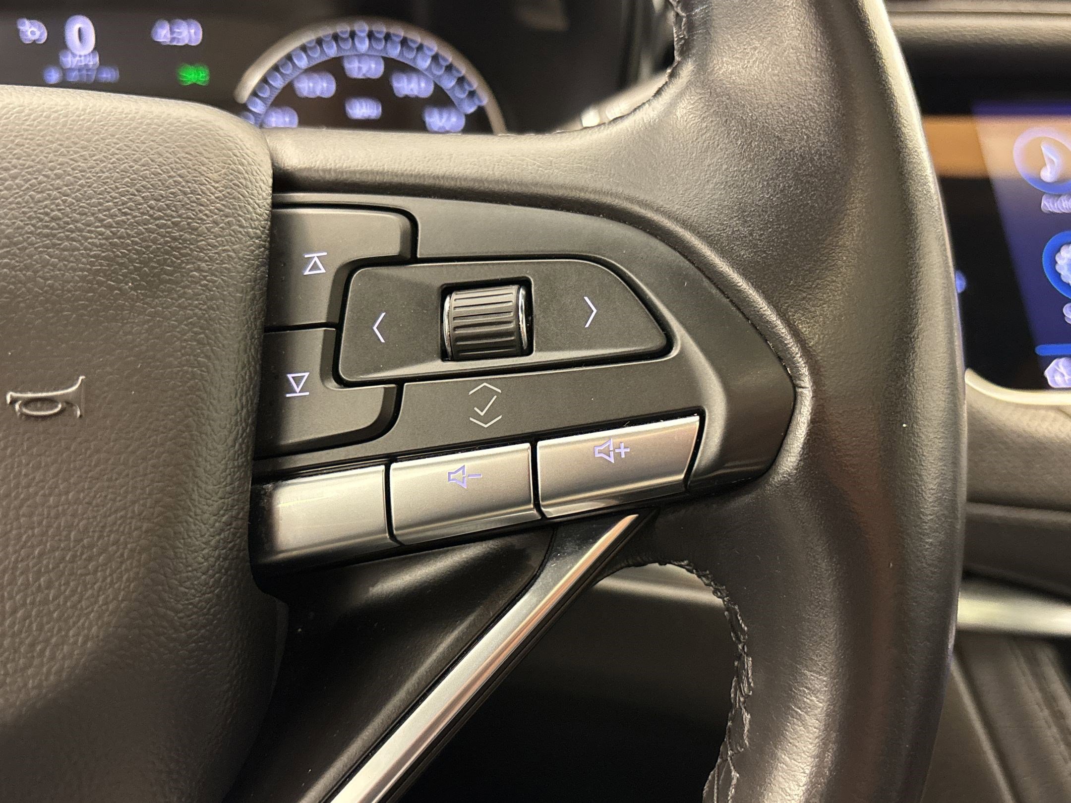 Used 2022 Cadillac XT6 Luxury w/ LPO, Floor Liner Package AWD/4WD image 23