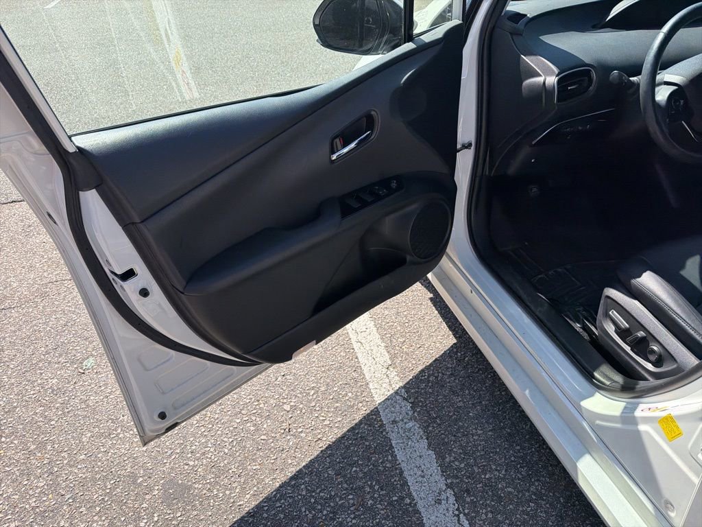 Used 2019 Toyota Prius XLE image 20