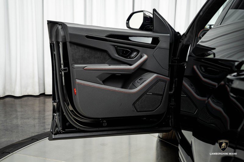 Used 2024 Lamborghini Urus S image 25