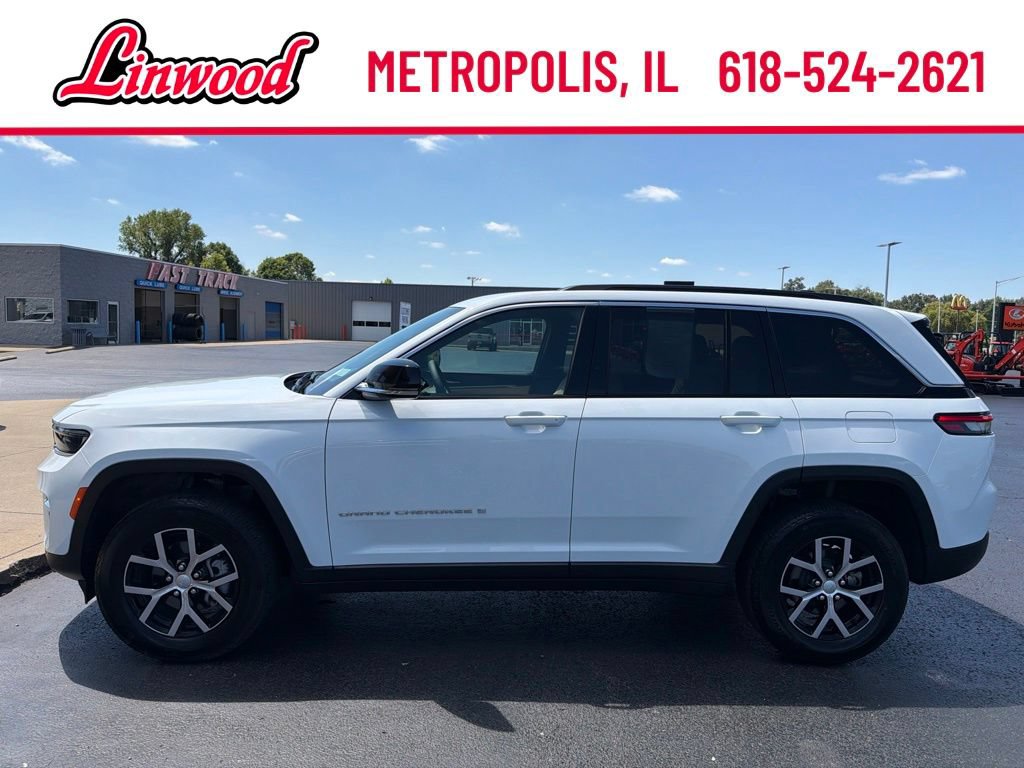 Used 2025 Jeep Grand Cherokee Limited AWD/4WD image 3