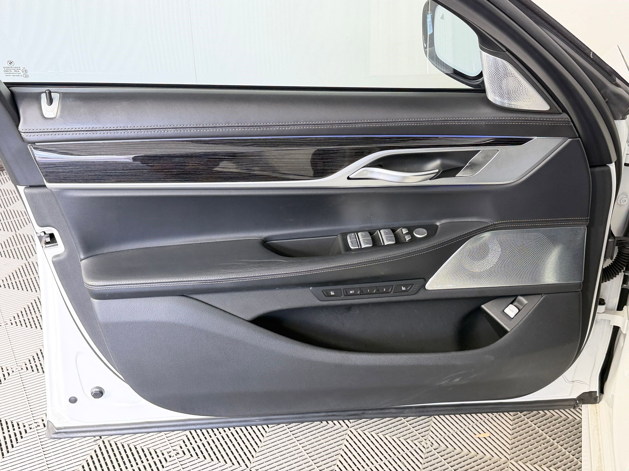 Used 2020 BMW M760i xDrive w/ Luxury Rear Seating Package image 12