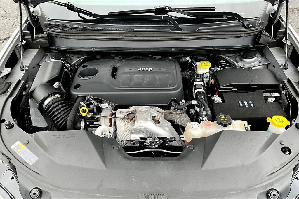 Used 2022 Jeep Cherokee Limited AWD/4WD image 30