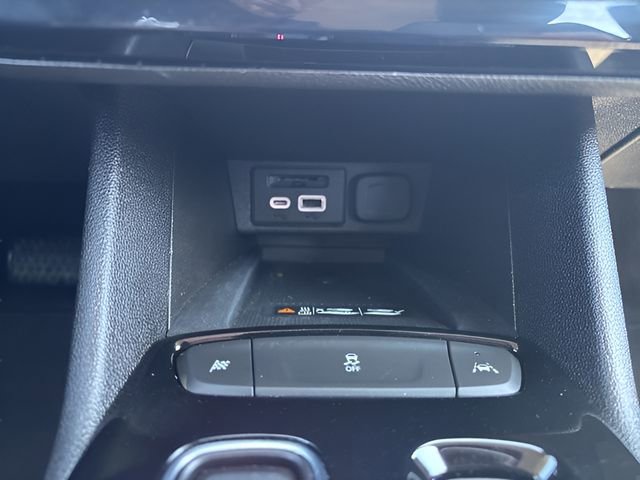 Used 2022 Chevrolet Bolt EUV LT w/ Comfort Package FWD image 27