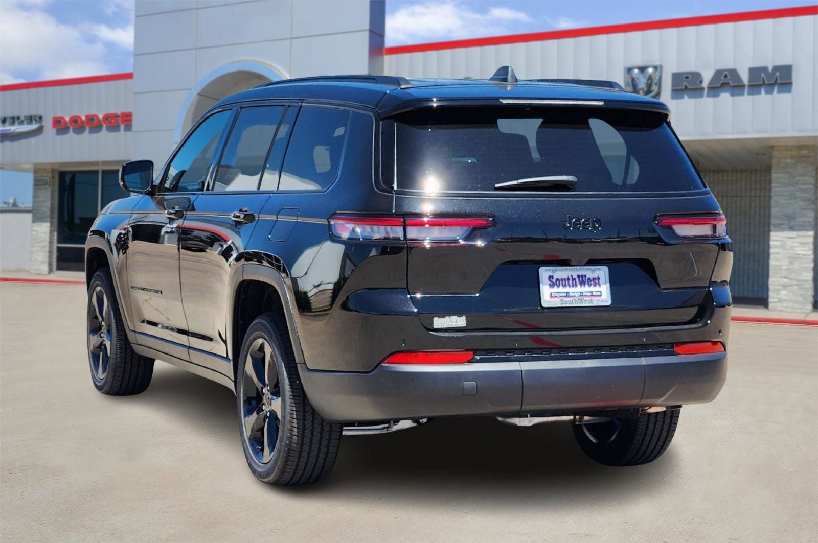 New 2025 Jeep Grand Cherokee L Altitude image 4