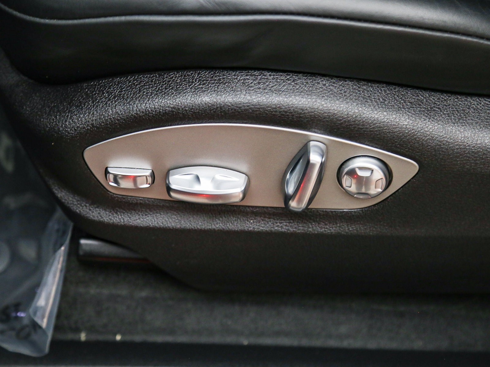 Certified 2026 Porsche Macan AWD/4WD image 21