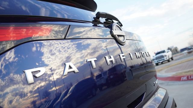 Used 2024 Nissan Pathfinder SV image 12
