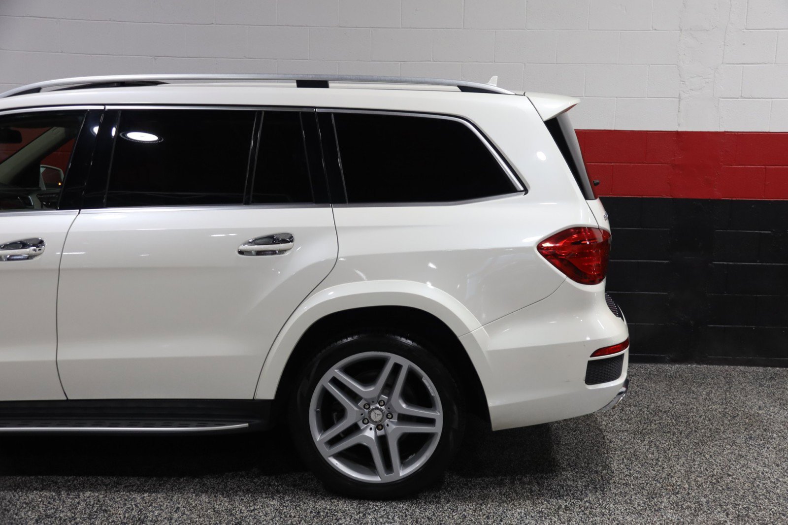 Used 2013 Mercedes-Benz GL 550 4MATIC AMG Sport 4dr Suv image 22