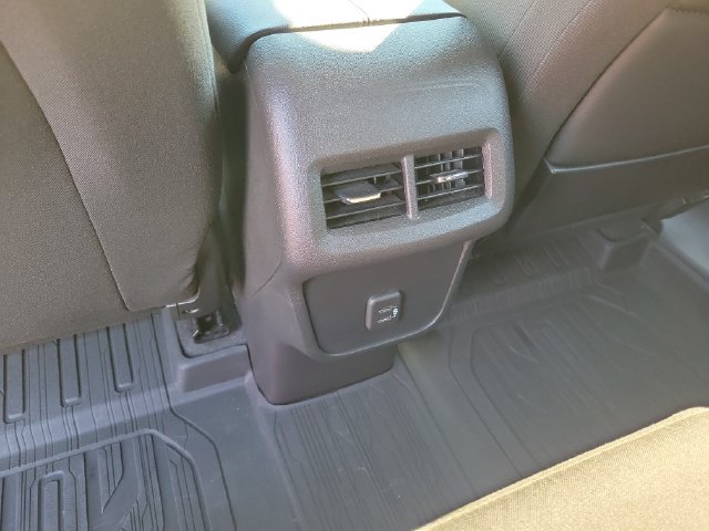 Used 2023 GMC Terrain SLE AWD/4WD image 9