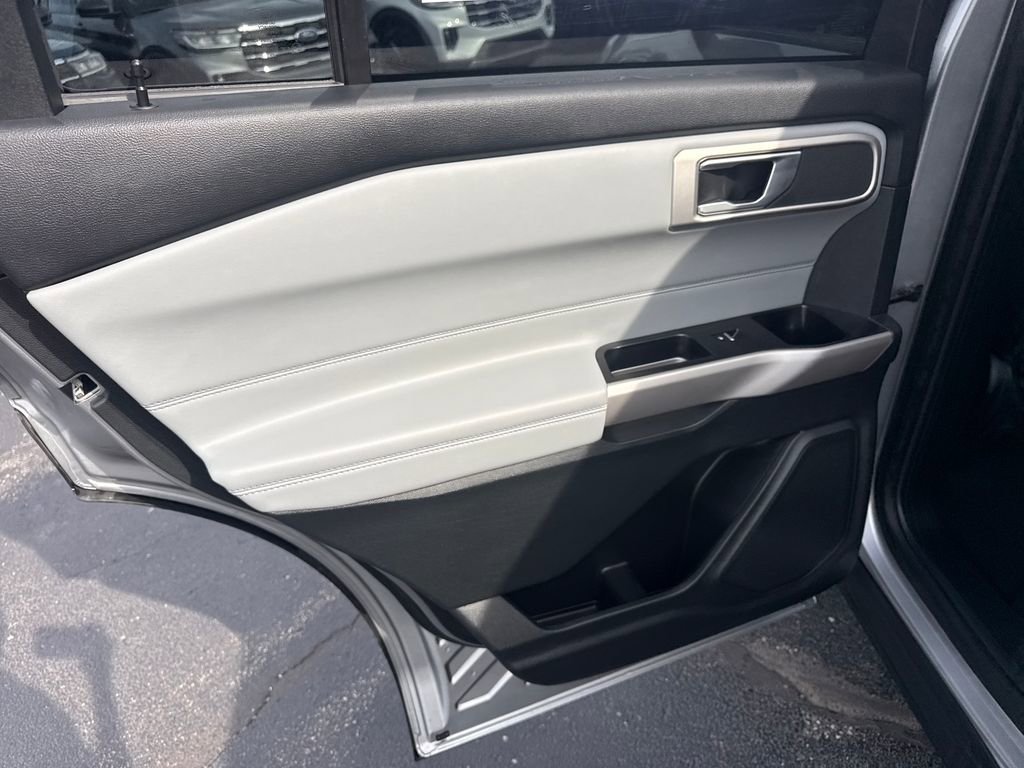 Used 2023 Ford Explorer XLT w/ Equipment Group 202A AWD/4WD image 21