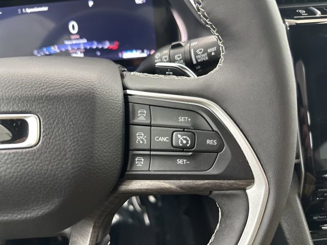 Used 2025 Jeep Grand Cherokee Limited w/ Black Appearance Package image 14