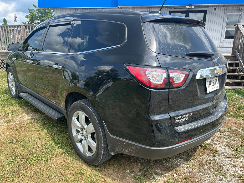 Used 2017 Chevrolet Traverse LT w/ Style and Technology Package FWD image 5