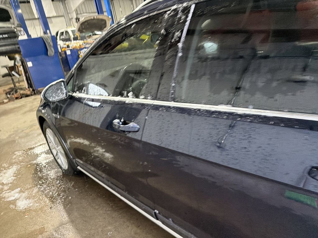 Used 2017 Volkswagen Golf Alltrack SE image 9