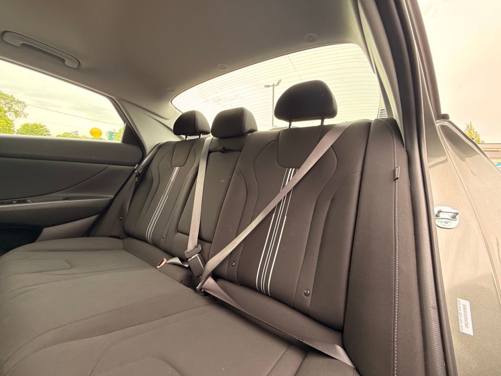Used 2025 Hyundai Elantra SEL FWD image 15