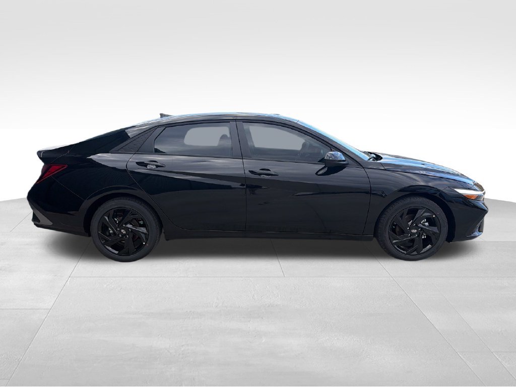 New 2026 Hyundai Elantra SEL Sport FWD image 8