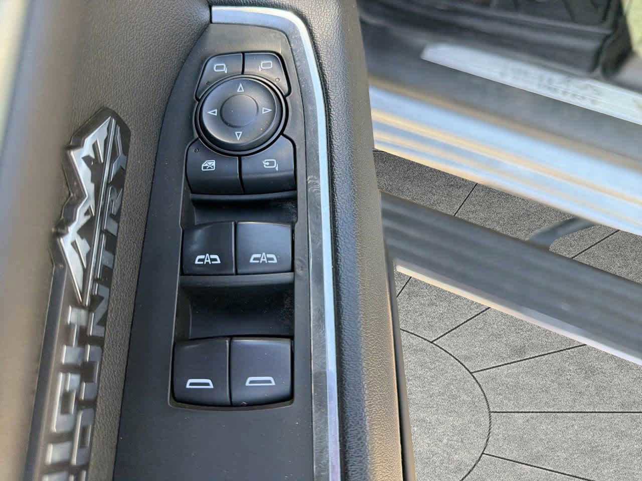 Used 2024 Chevrolet Silverado 1500 High Country w/ Technology Package image 16