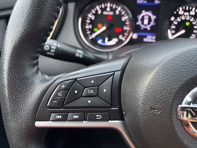 Used 2019 Nissan Rogue SV w/ Premium Package image 19