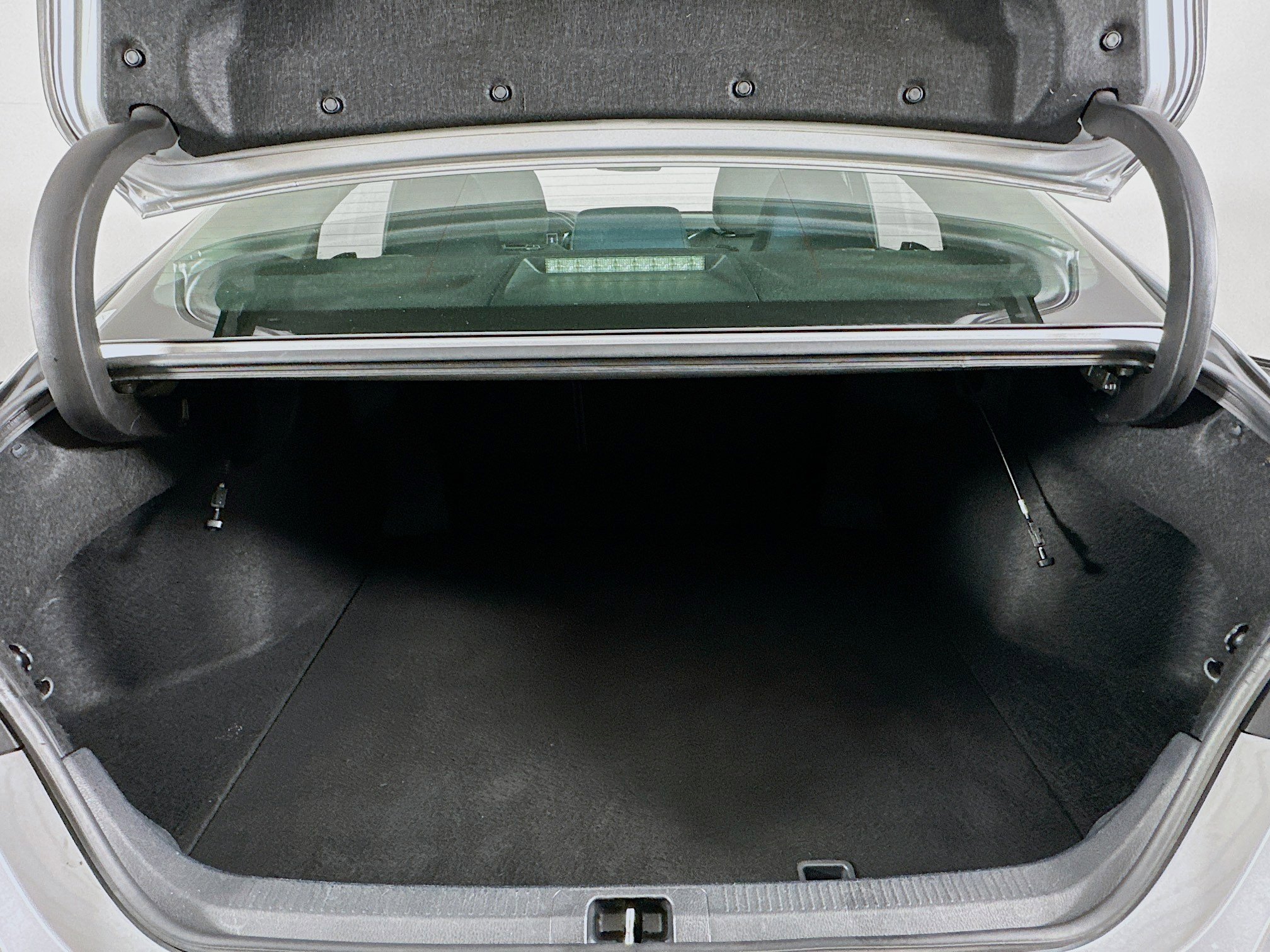 Used 2018 Toyota Camry LE image 26