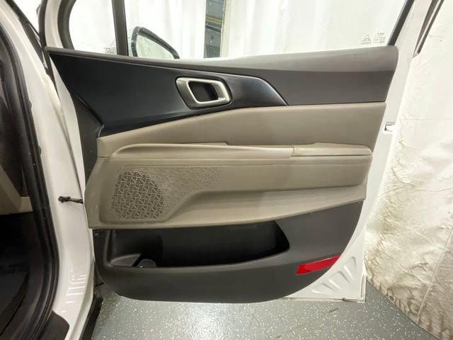 Used 2025 Kia Carnival FWD image 22