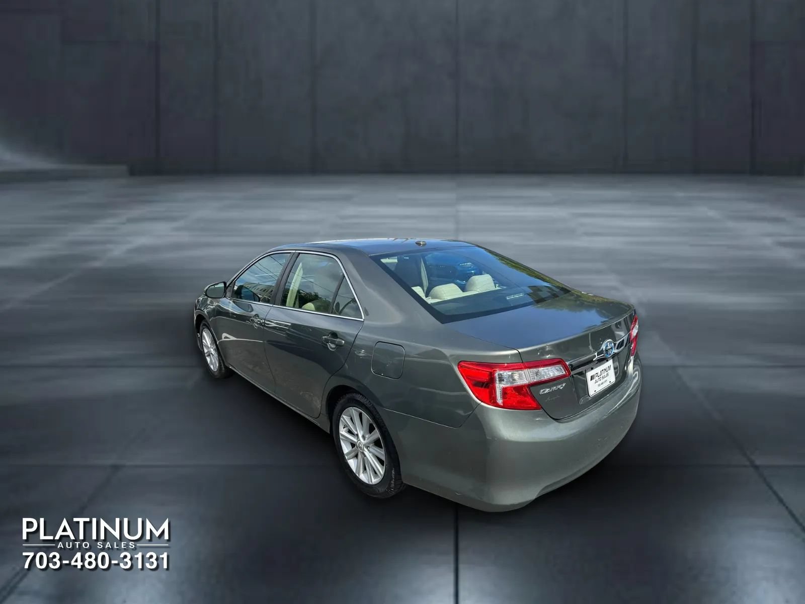 Used 2012 Toyota Camry XLE w/ Leather Pkg FWD image 7