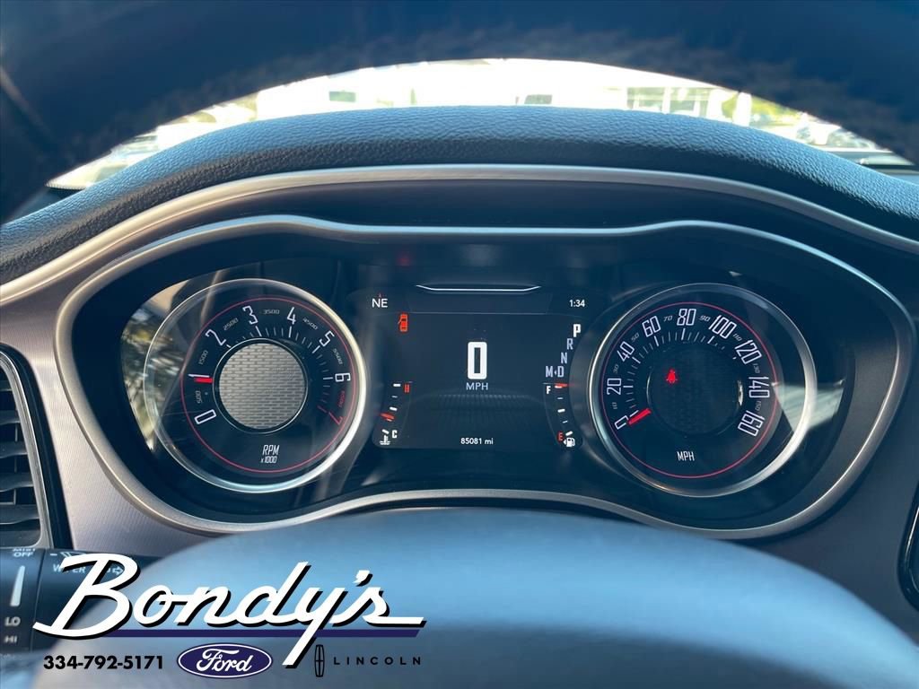 Used 2019 Dodge Challenger SXT w/ Plus Package image 5