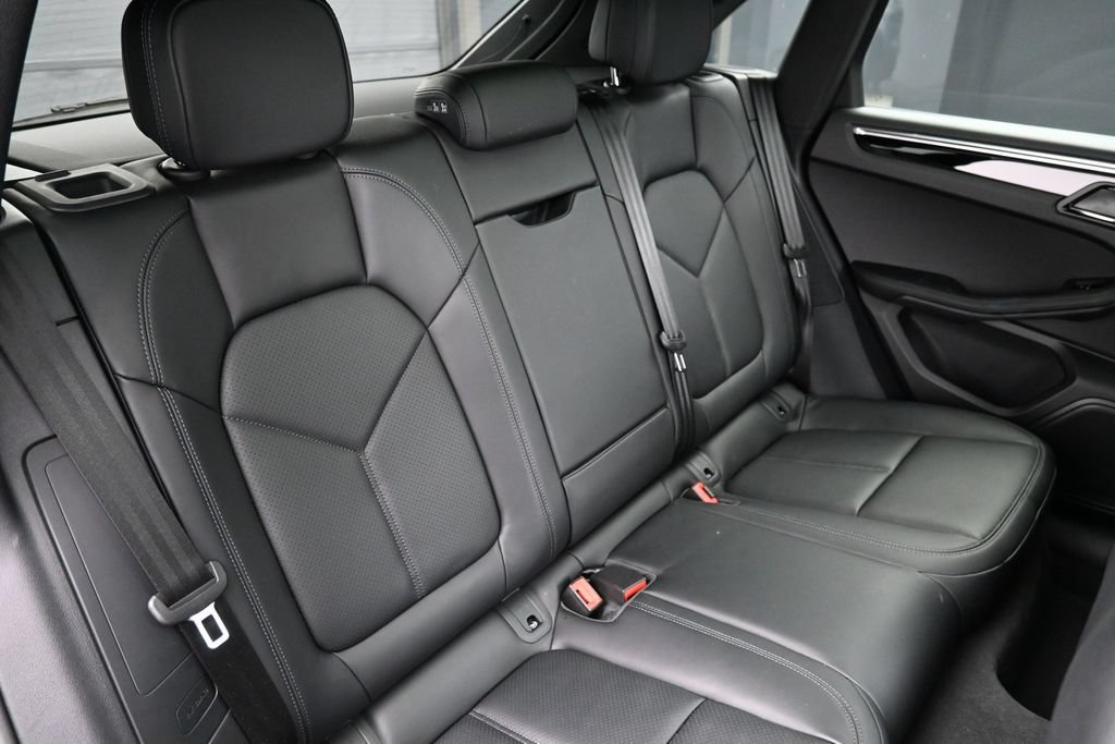Certified 2026 Porsche Macan AWD/4WD image 26