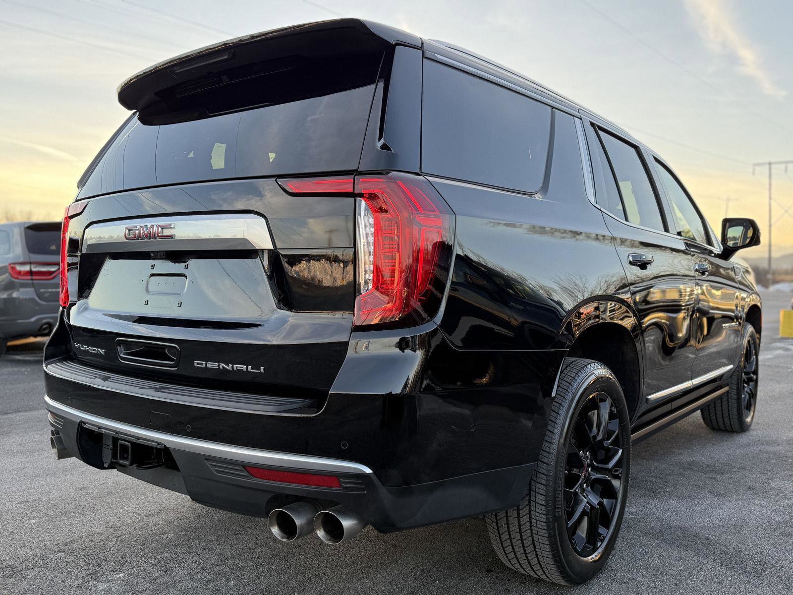 Used 2024 GMC Yukon Denali w/ Denali Reserve Package image 5