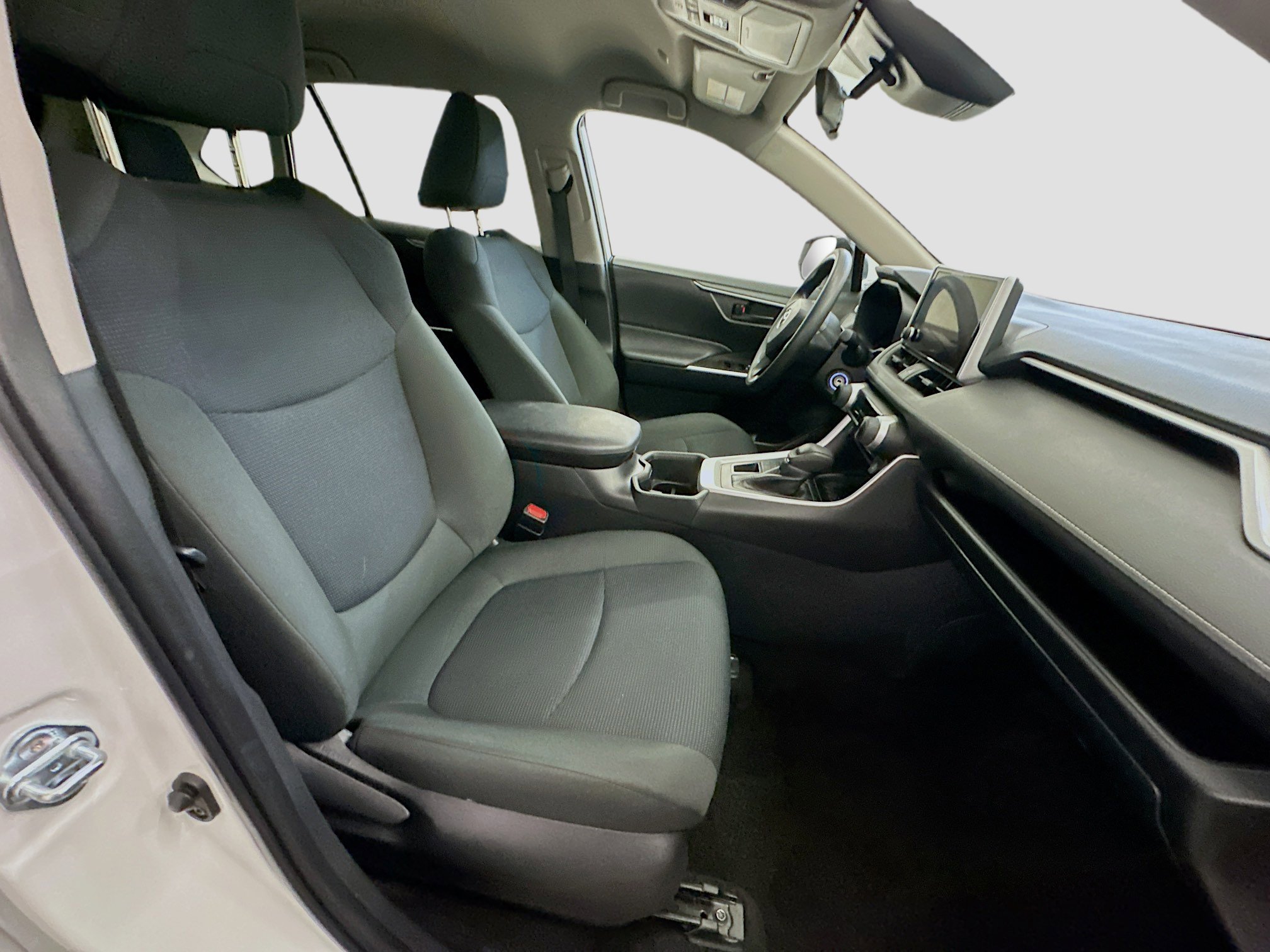 Used 2025 Toyota RAV4 LE image 32