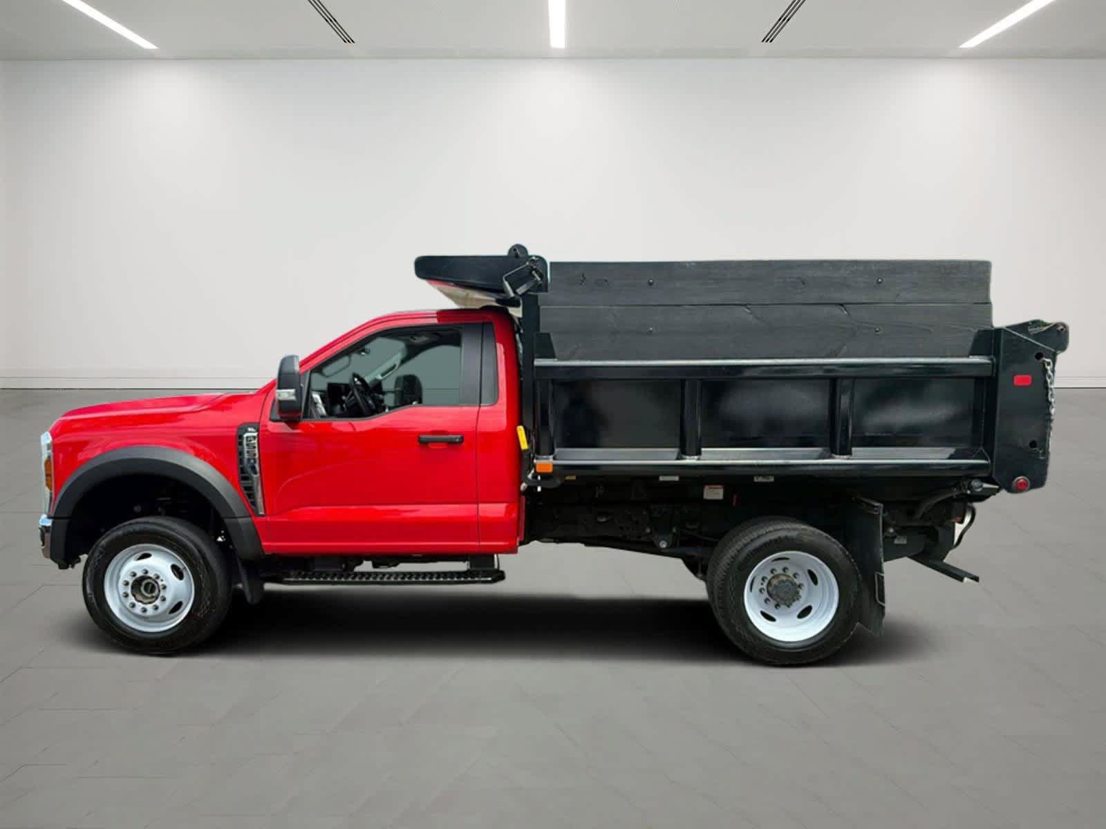 Used 2024 Ford F550 4x4 Regular Cab Super Duty image 2